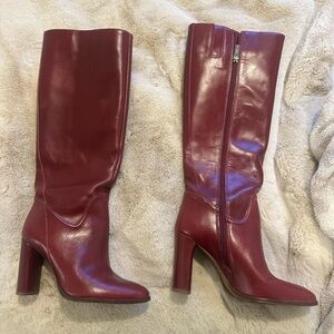 Vince Camuto evangee boot size 6 in burgundy